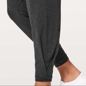 ✨✨Lululemon. Twisted & Tucked Pant 25’